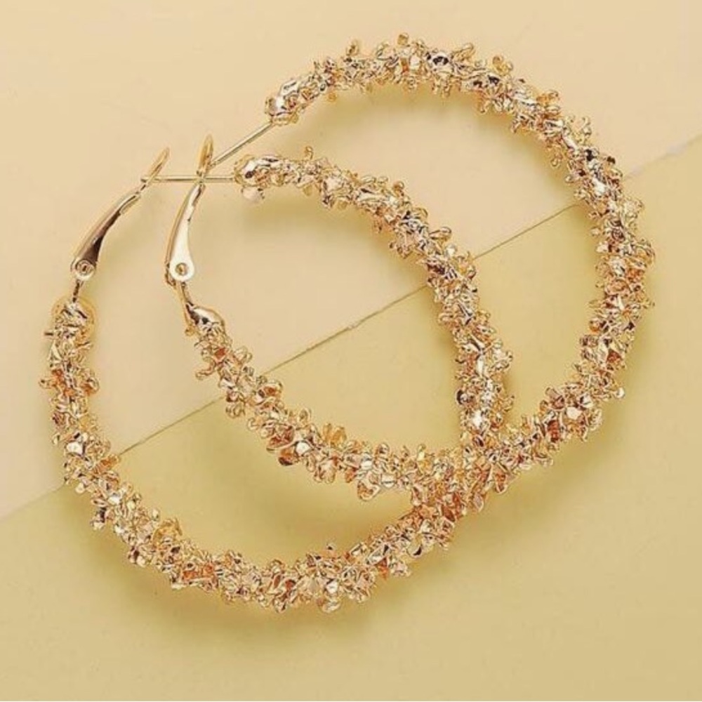 Minimalist hoop earrings